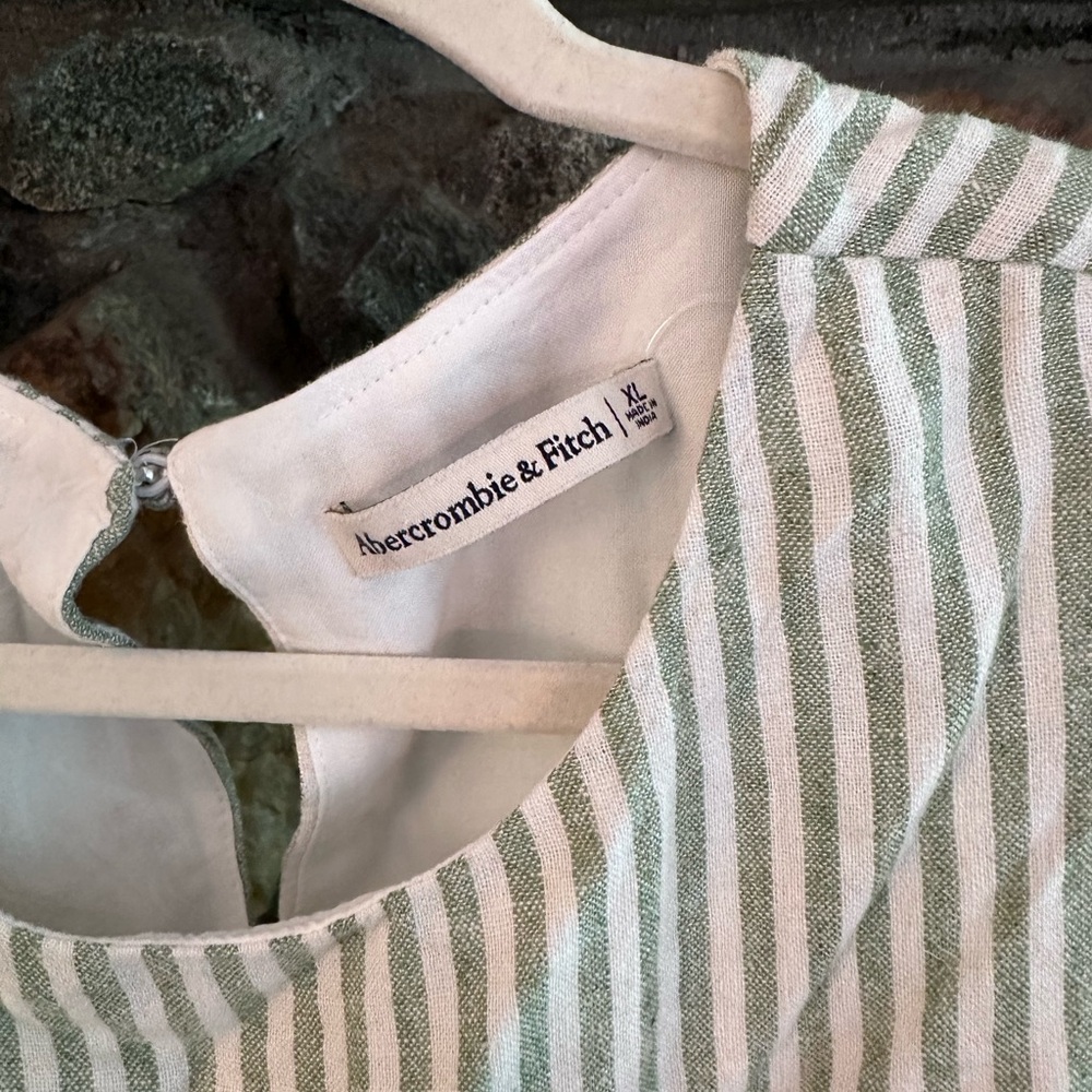 NWOT!! Abercrombie & Fitch Linen Striped Top - Picture 4 of 5